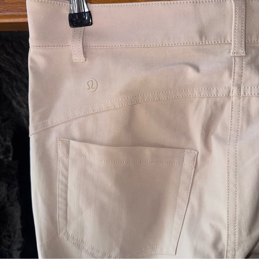 Lululemon Athletica size 8 Tan Pants - Picture 8 of 14